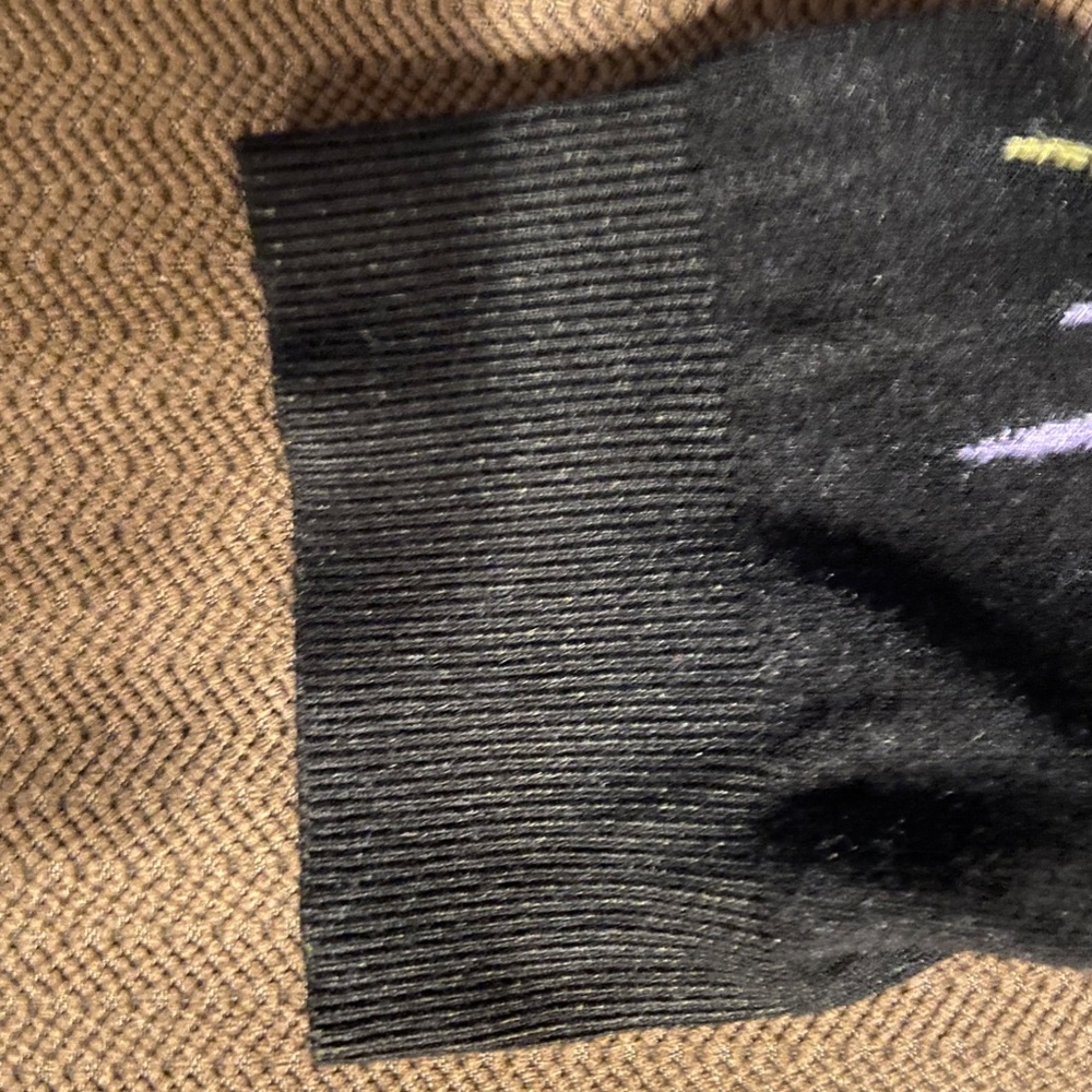 Beautiful, soft, dramatic patterned sweater - Picture 10 of 12